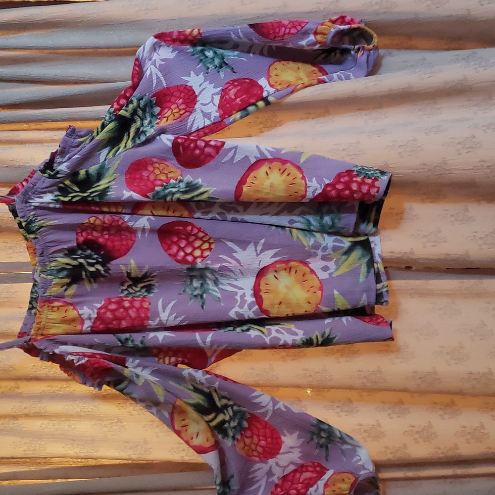 Flouncy, fruit themed top.  ENTRO size L